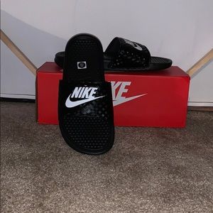 Women’s Benassi Slides 9